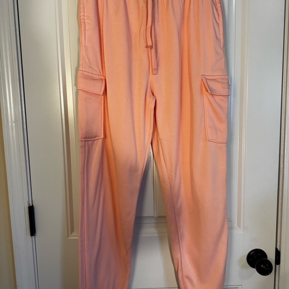 Hunter Women's Pajama/Lounge Set V-neck Cropped Top & Matching Cargo Pants NWOT - Picture 7 of 11